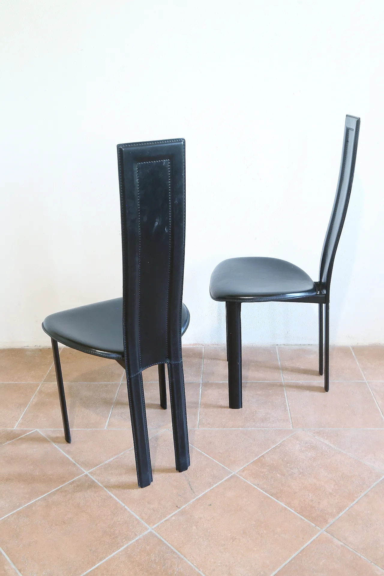 Pair of black leather Alice chairs by Giorgio Cattelan, 1980s 9