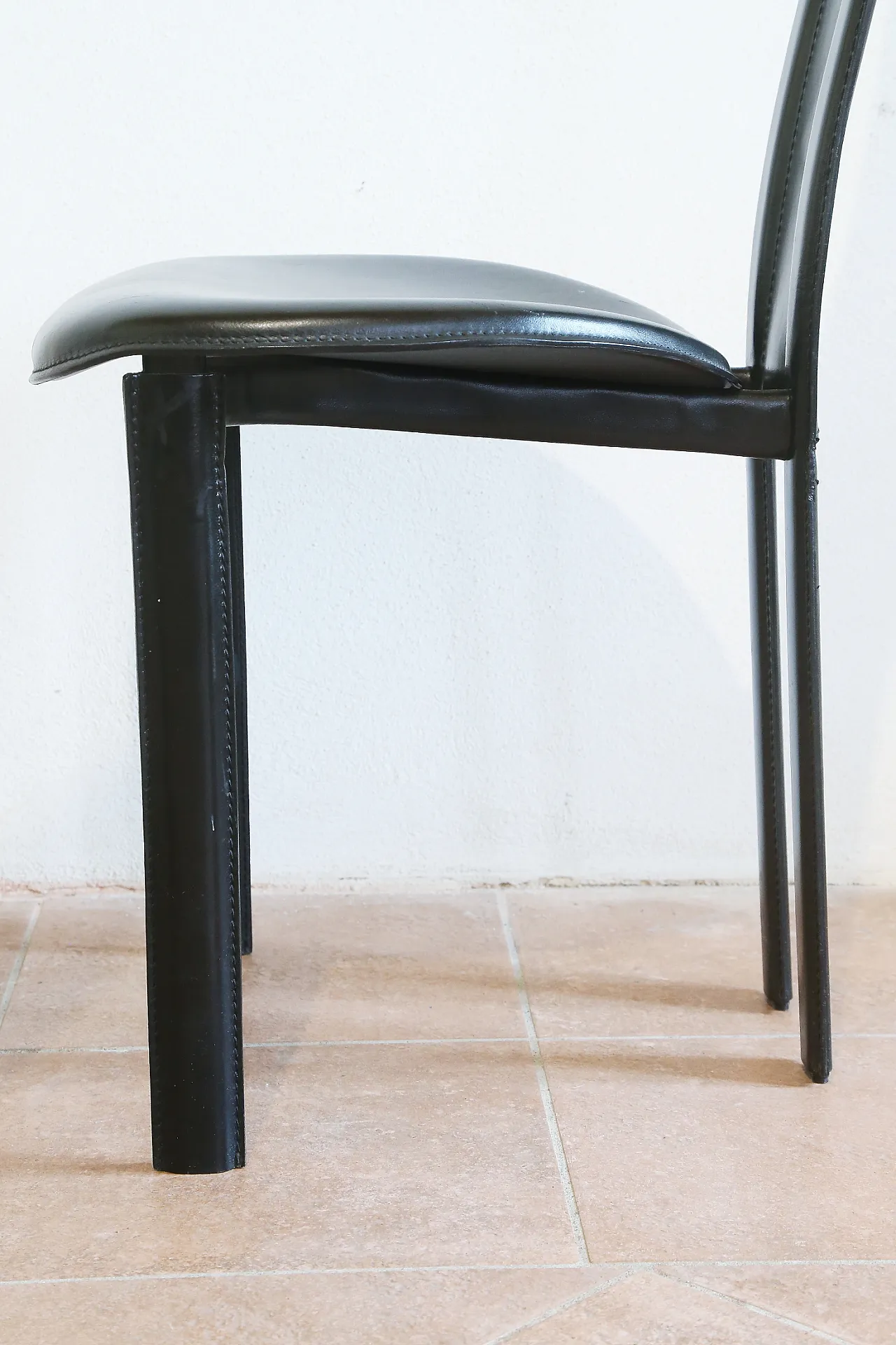Pair of black leather Alice chairs by Giorgio Cattelan, 1980s 13