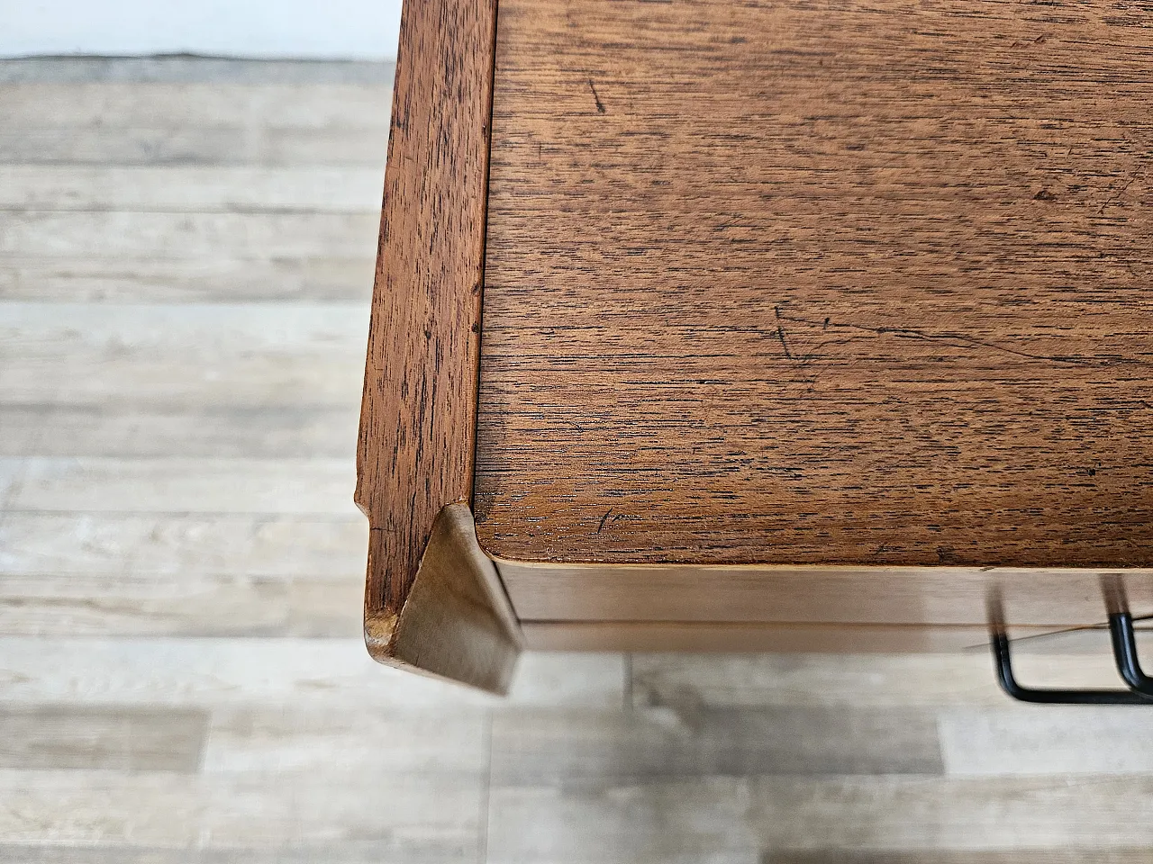 Chest of drawers in walnut with iron and brass details, 1960s 6