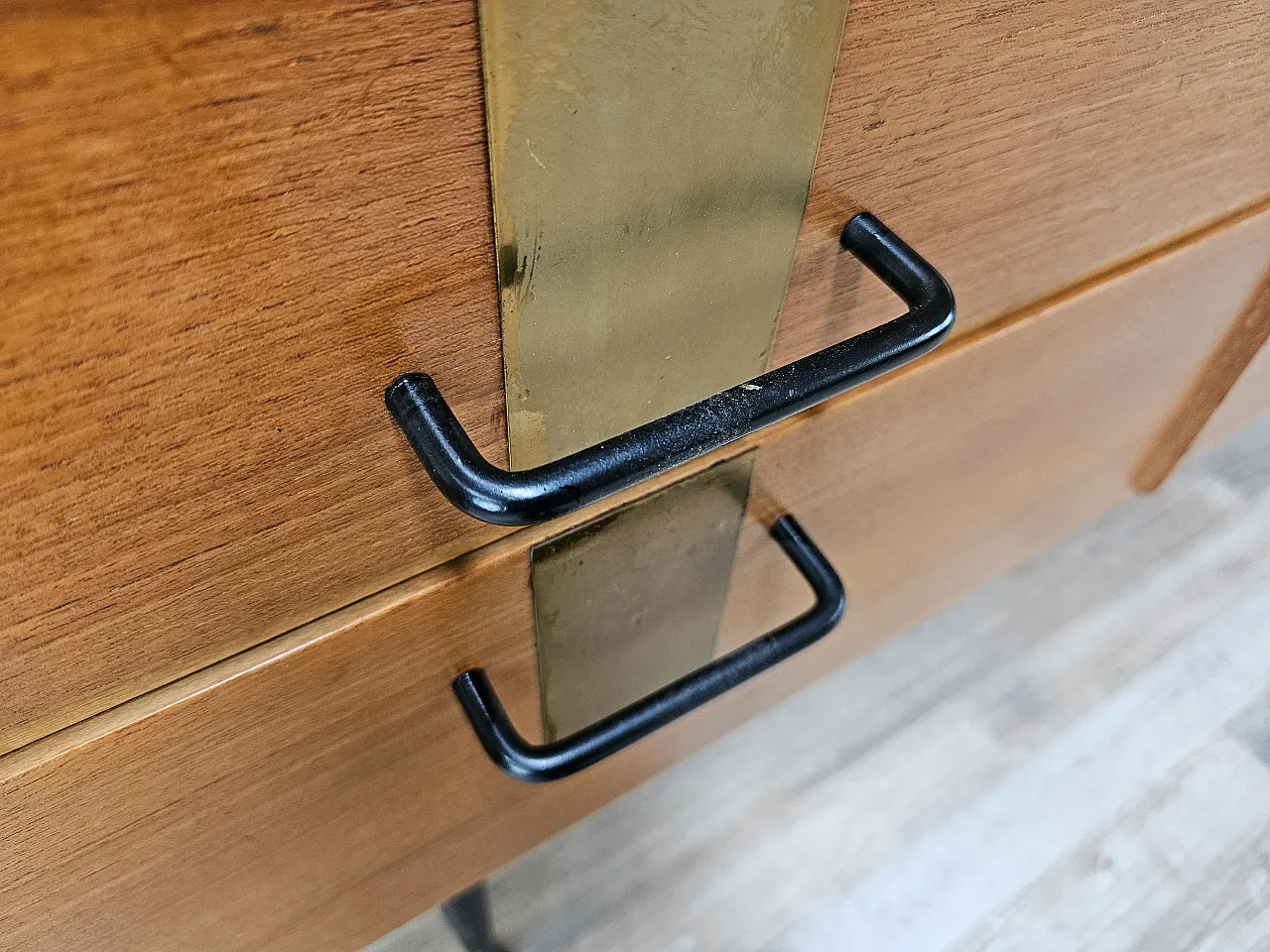 Chest of drawers in walnut with iron and brass details, 1960s 9