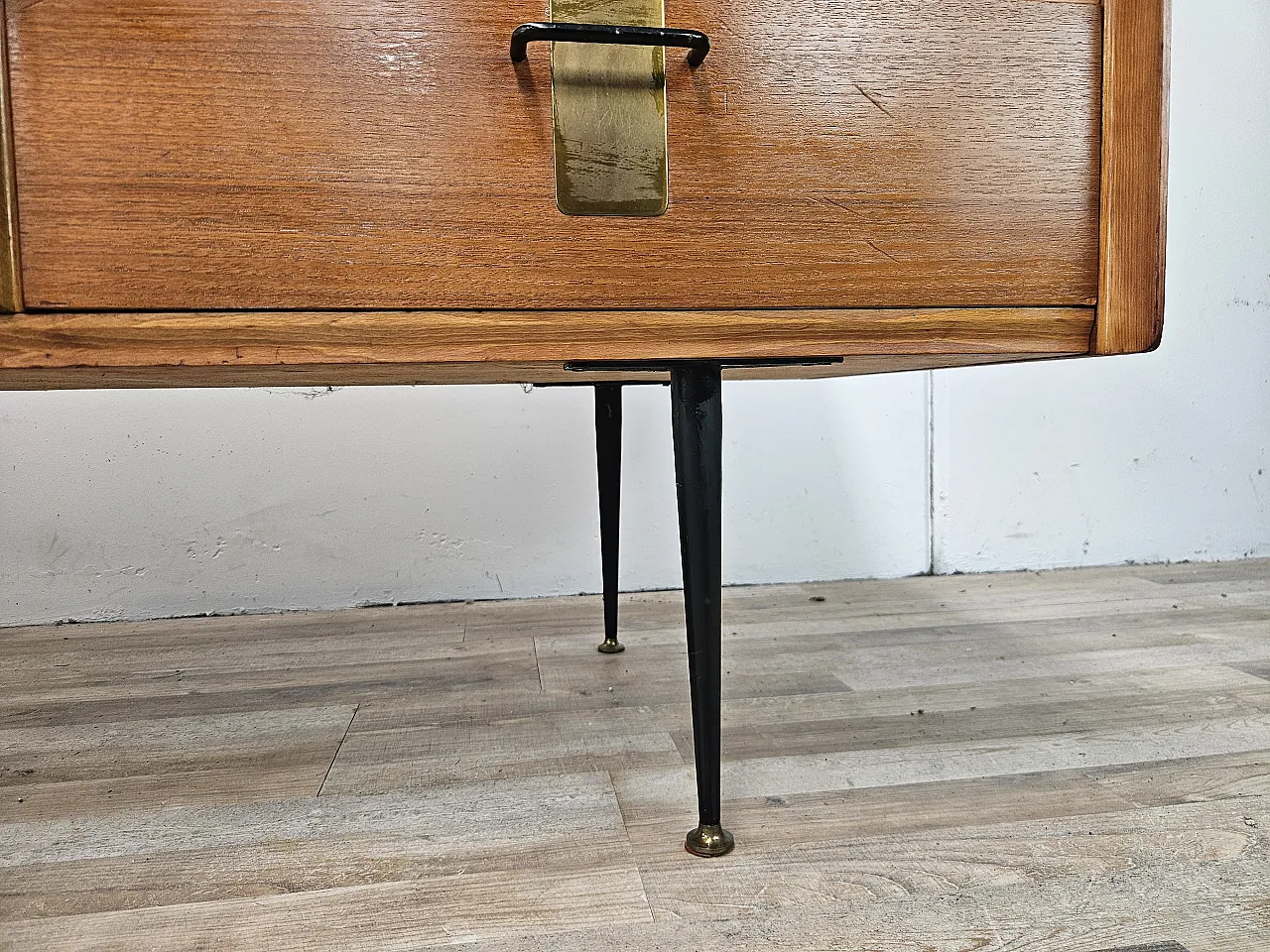 Chest of drawers in walnut with iron and brass details, 1960s 18