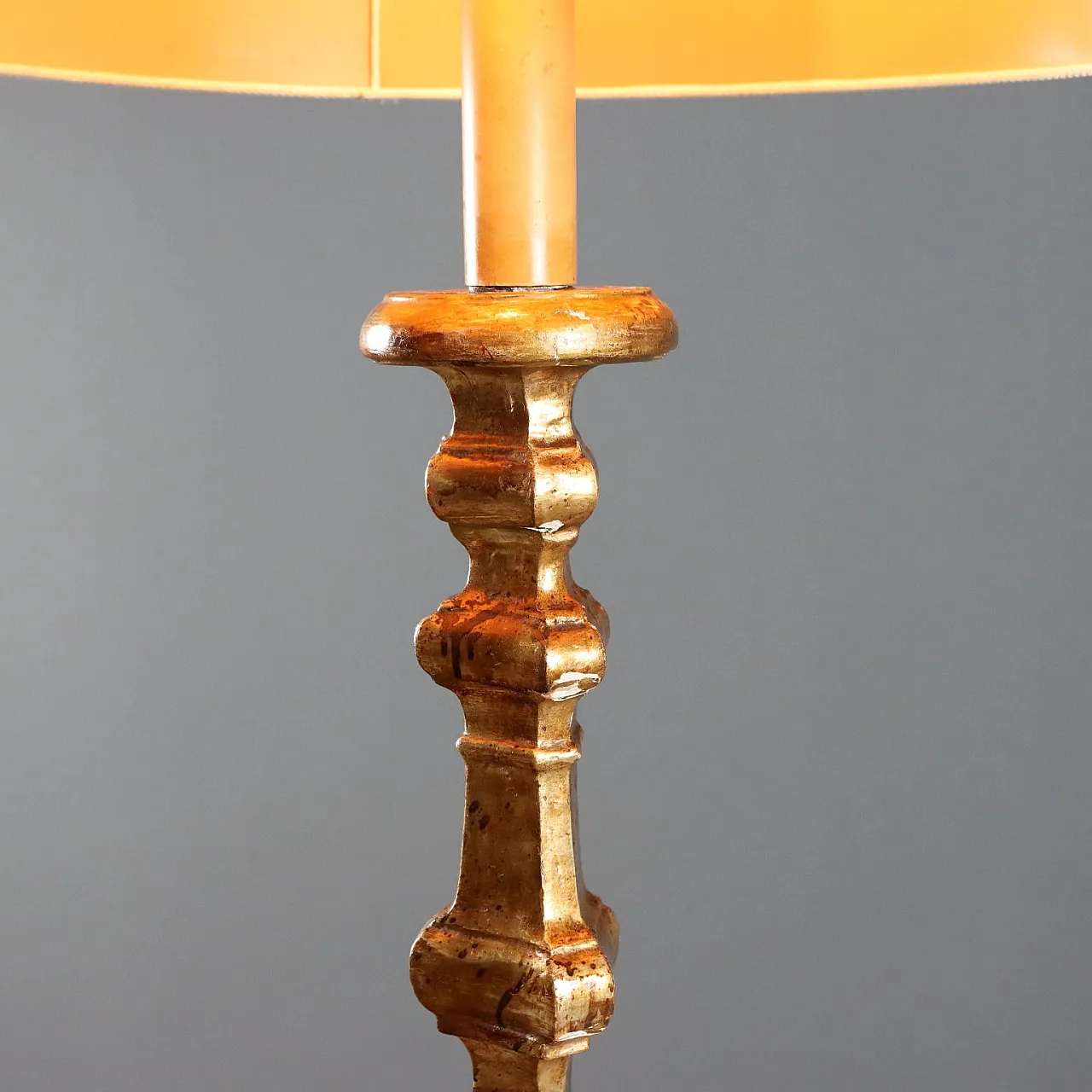 Carved and gilded wooden torch holders, 20th century 4