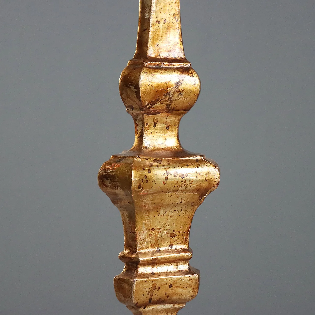 Carved and gilded wooden torch holders, 20th century 8