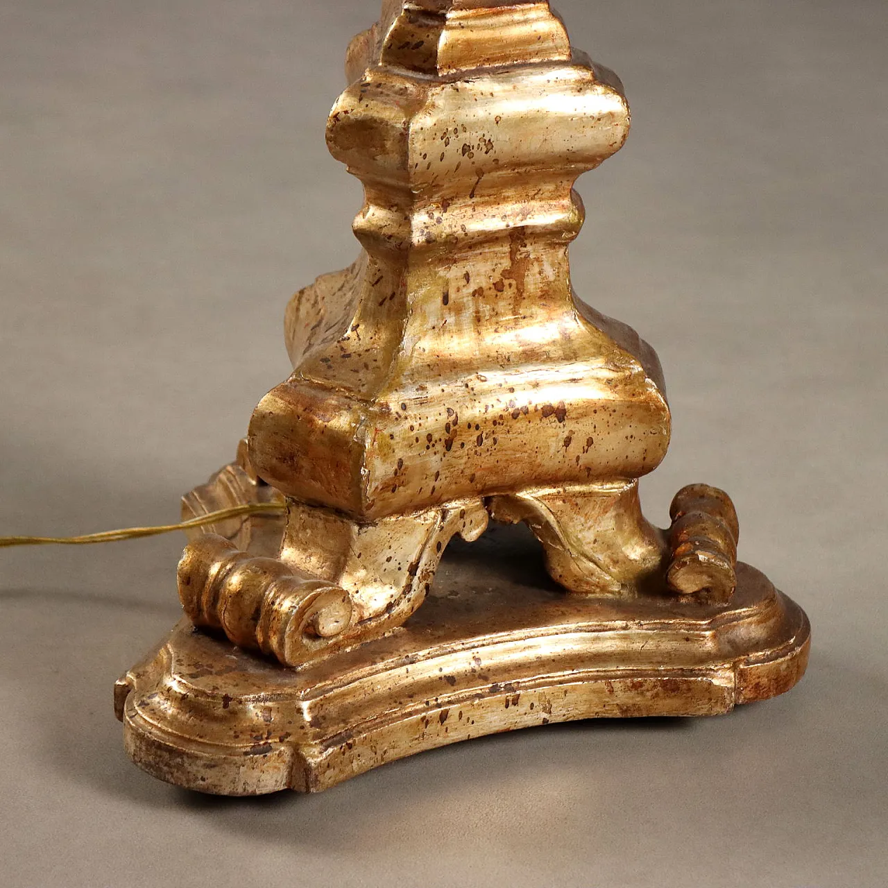Carved and gilded wooden torch holders, 20th century 10