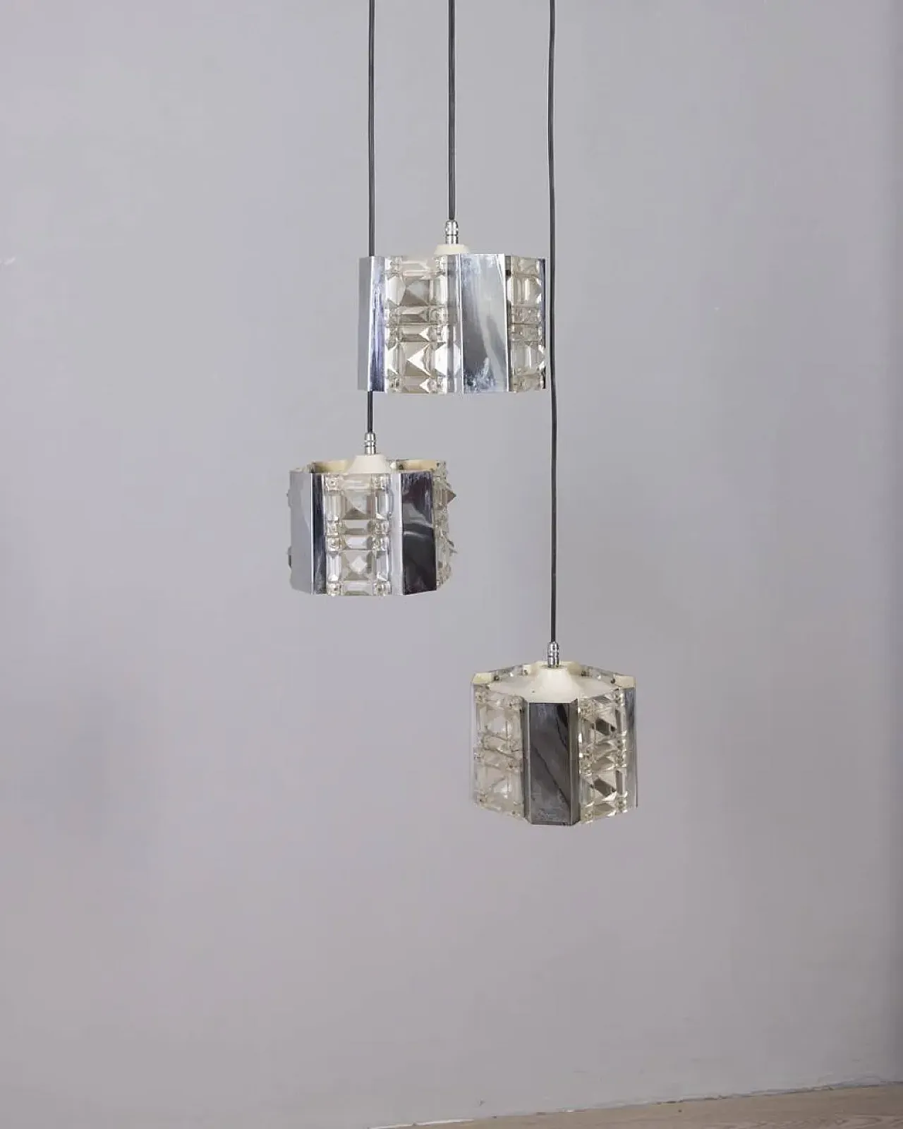 Lampada a sospensione in metallo e cristallo, anni '70 2