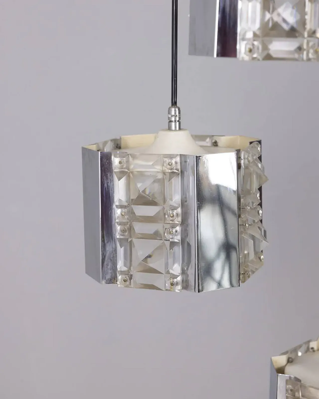 Lampada a sospensione in metallo e cristallo, anni '70 3