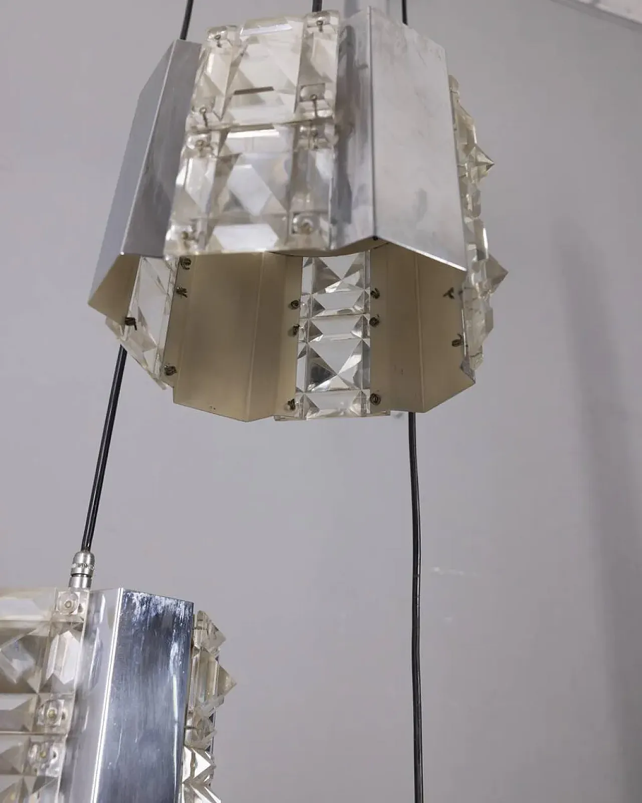 Lampada a sospensione in metallo e cristallo, anni '70 9