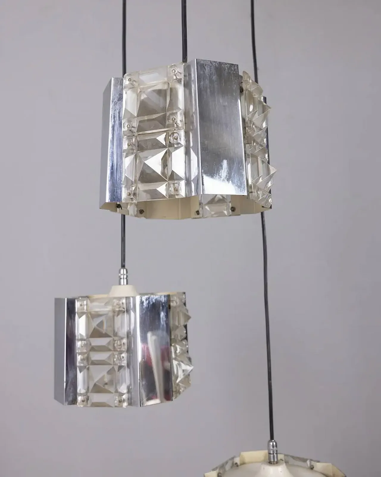 Lampada a sospensione in metallo e cristallo, anni '70 10