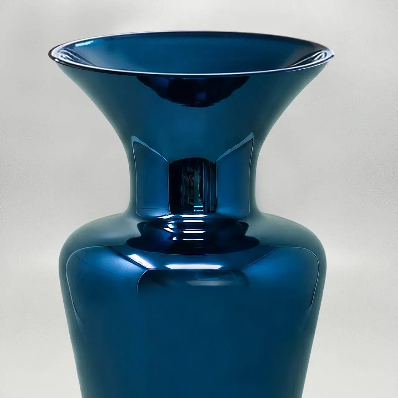 Vaso blu in vetro soffiato di Murano del Maestro del Vetro, anni '70 5