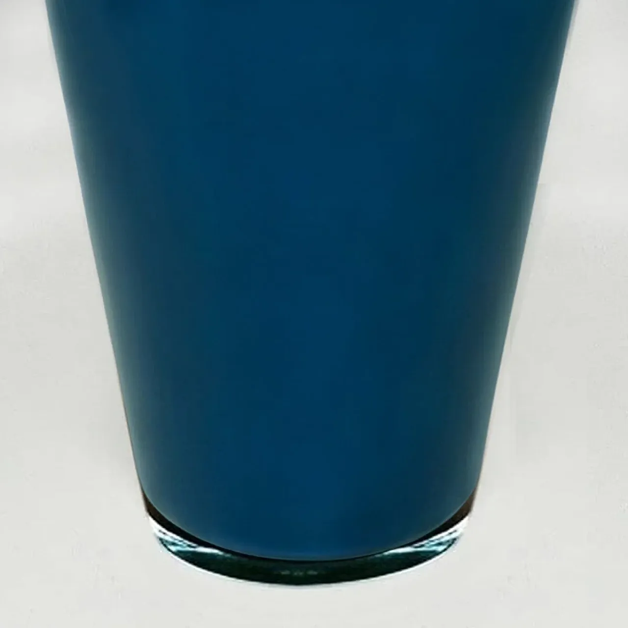 Vaso blu in vetro soffiato di Murano del Maestro del Vetro, anni '70 6
