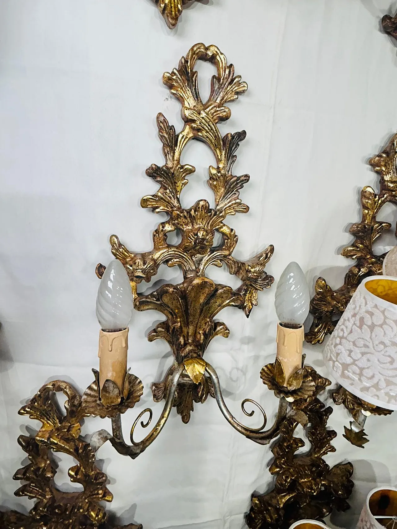 9 Applique da Parete a Due Luci in Legno Dorato, anni '70 19