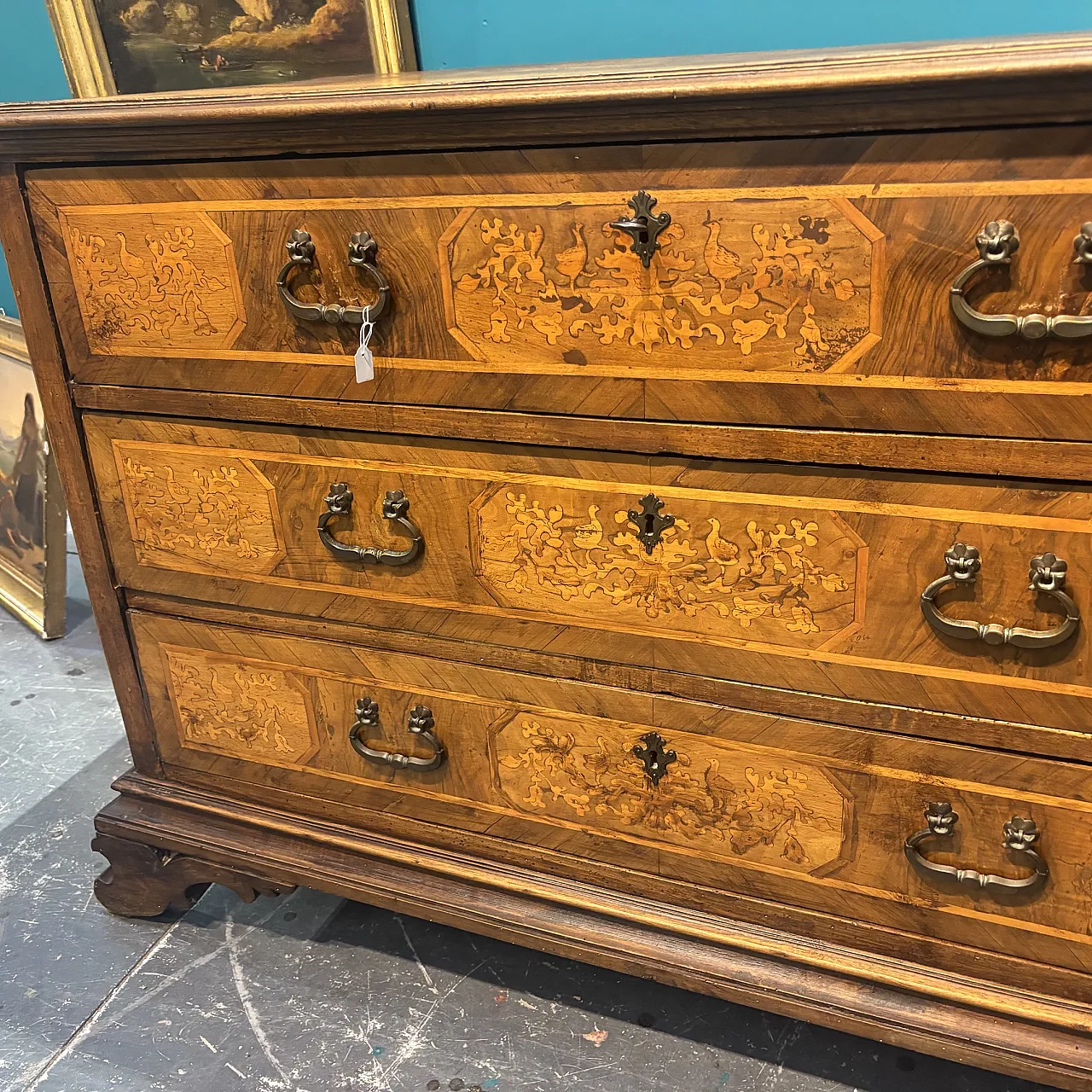 Chest of drawers in Lombard Louis XIV walnut with inlays, late 17th c. 1