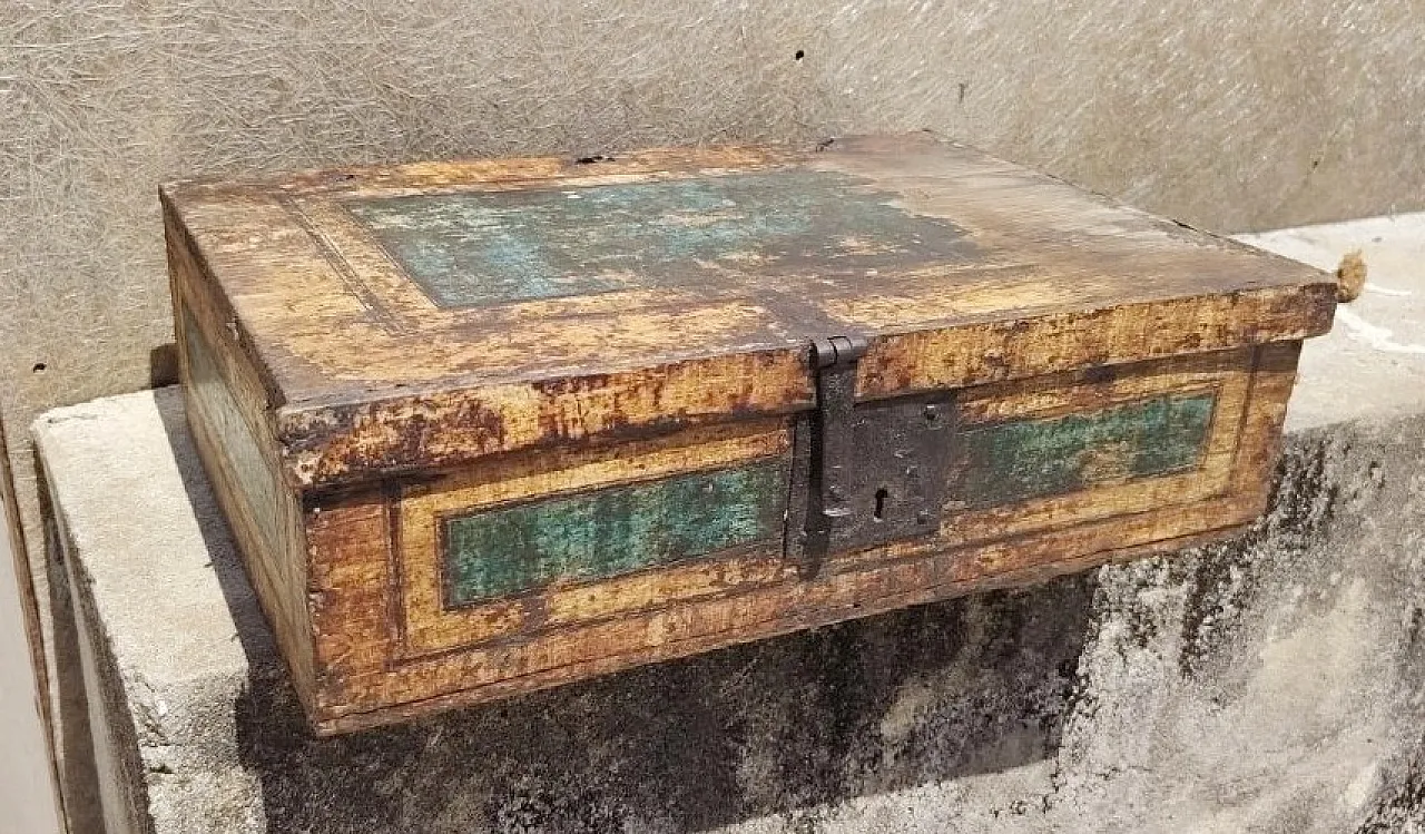 Lacquered and painted wooden box, 18th century 6