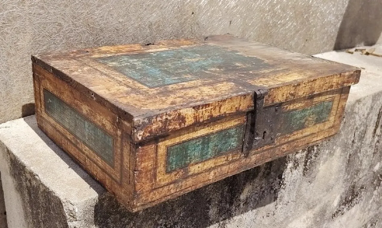 Lacquered and painted wooden box, 18th century 7