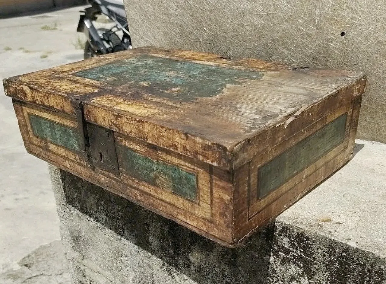 Lacquered and painted wooden box, 18th century 9