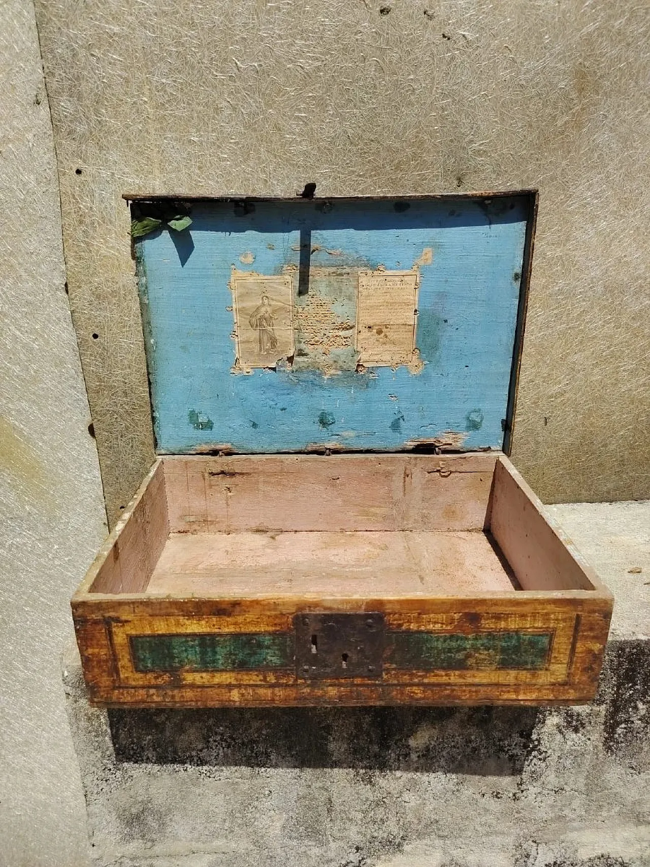 Lacquered and painted wooden box, 18th century 10