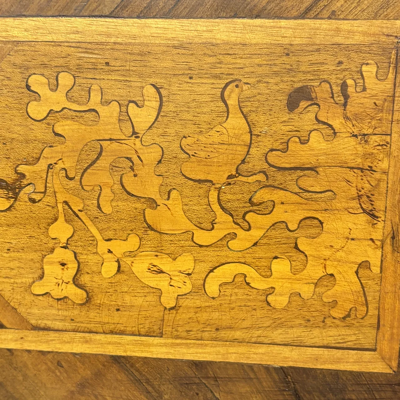 Chest of drawers in Lombard Louis XIV walnut with inlays, late 17th c. 4