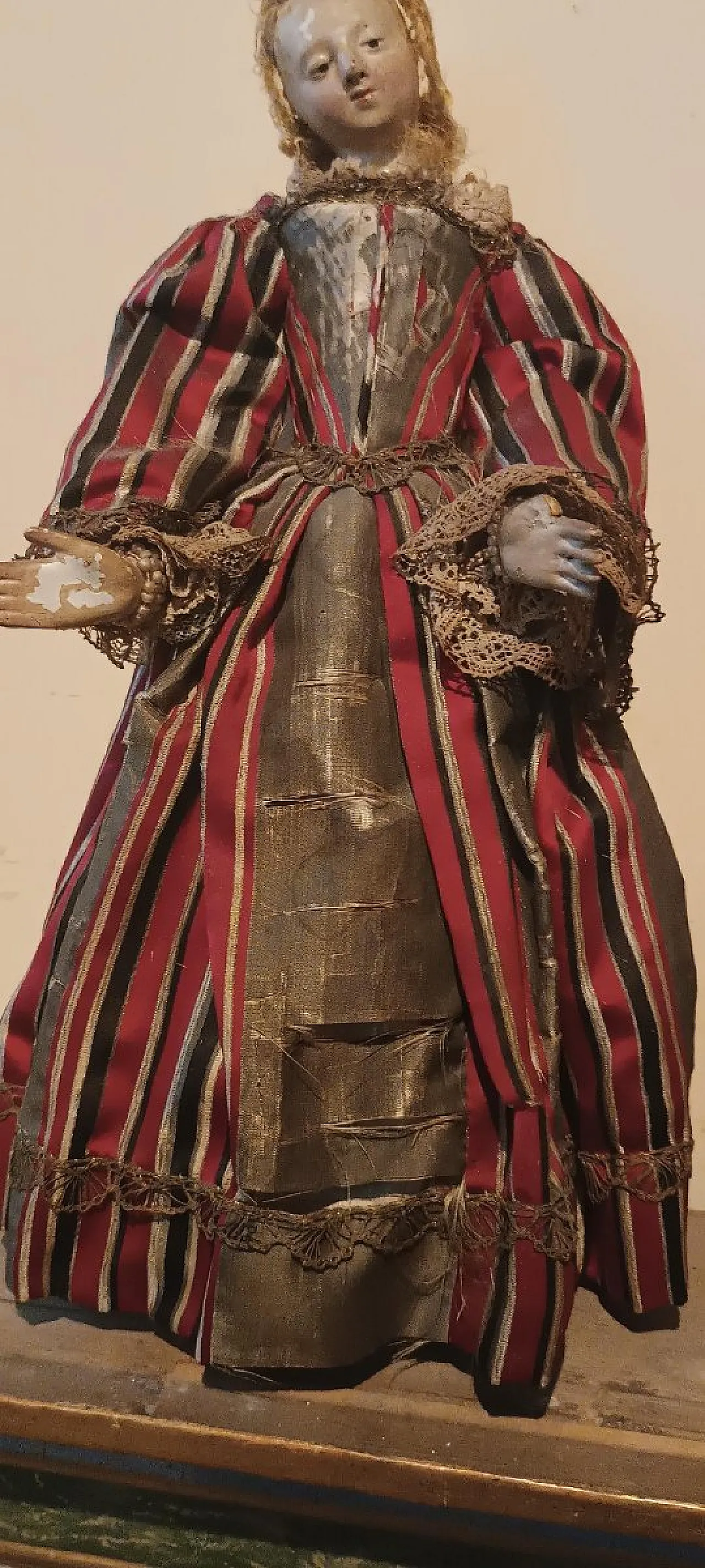 Pair of polychrome wooden mannequins, 18th century 4