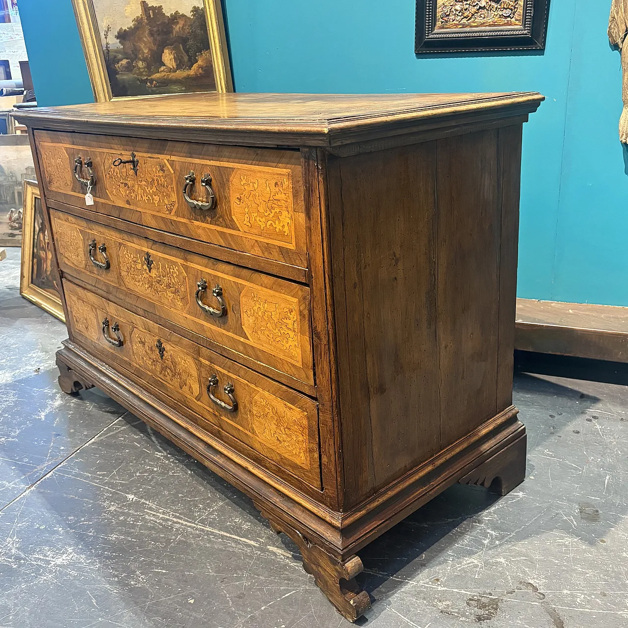 Chest of drawers in Lombard Louis XIV walnut with inlays, late 17th c. 12