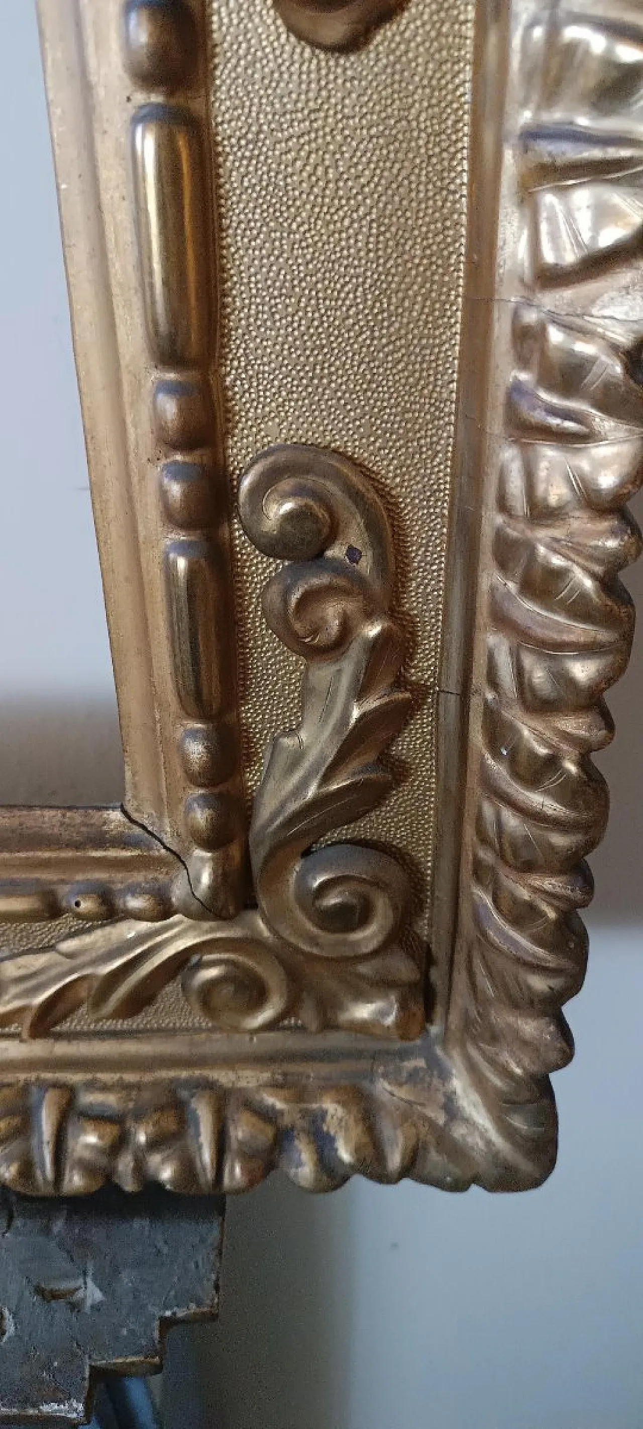 Carved and gilded wooden frame, 19th century 8