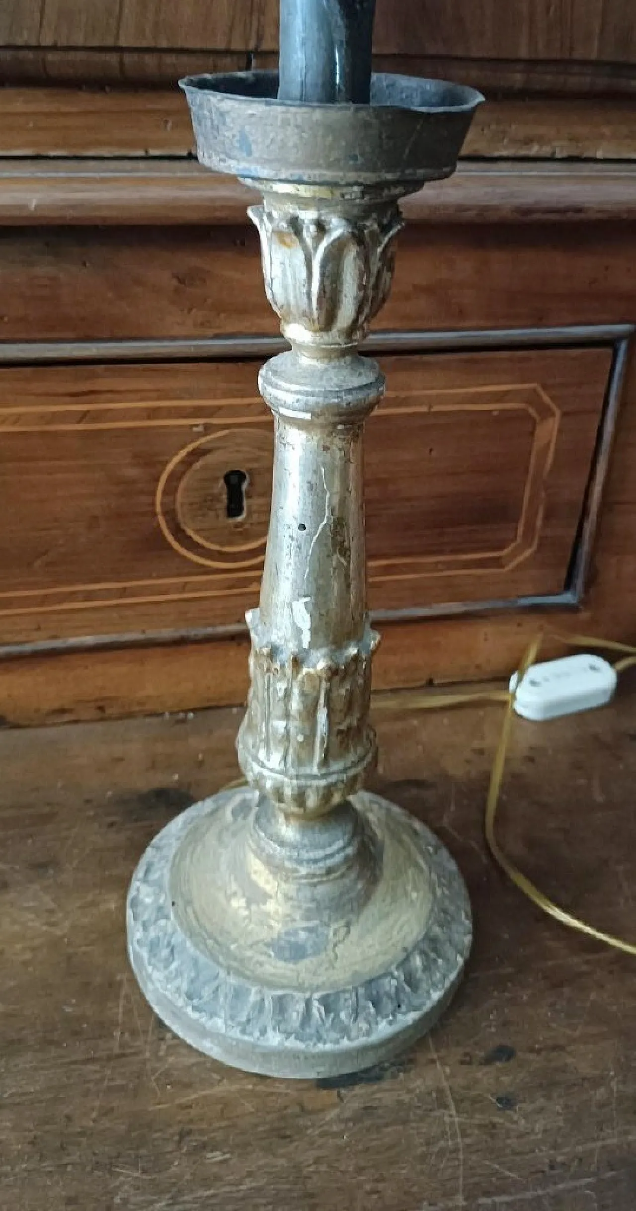 Carved and gilded wooden lamp, early 19th century 4
