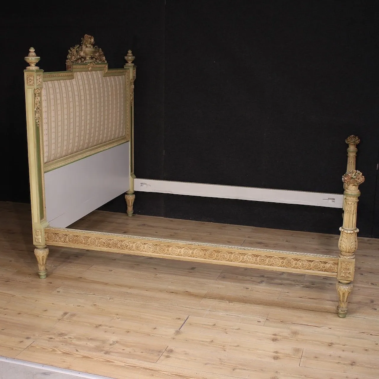 Italian lacquered double bed in Louis XVI style, 20th century 4