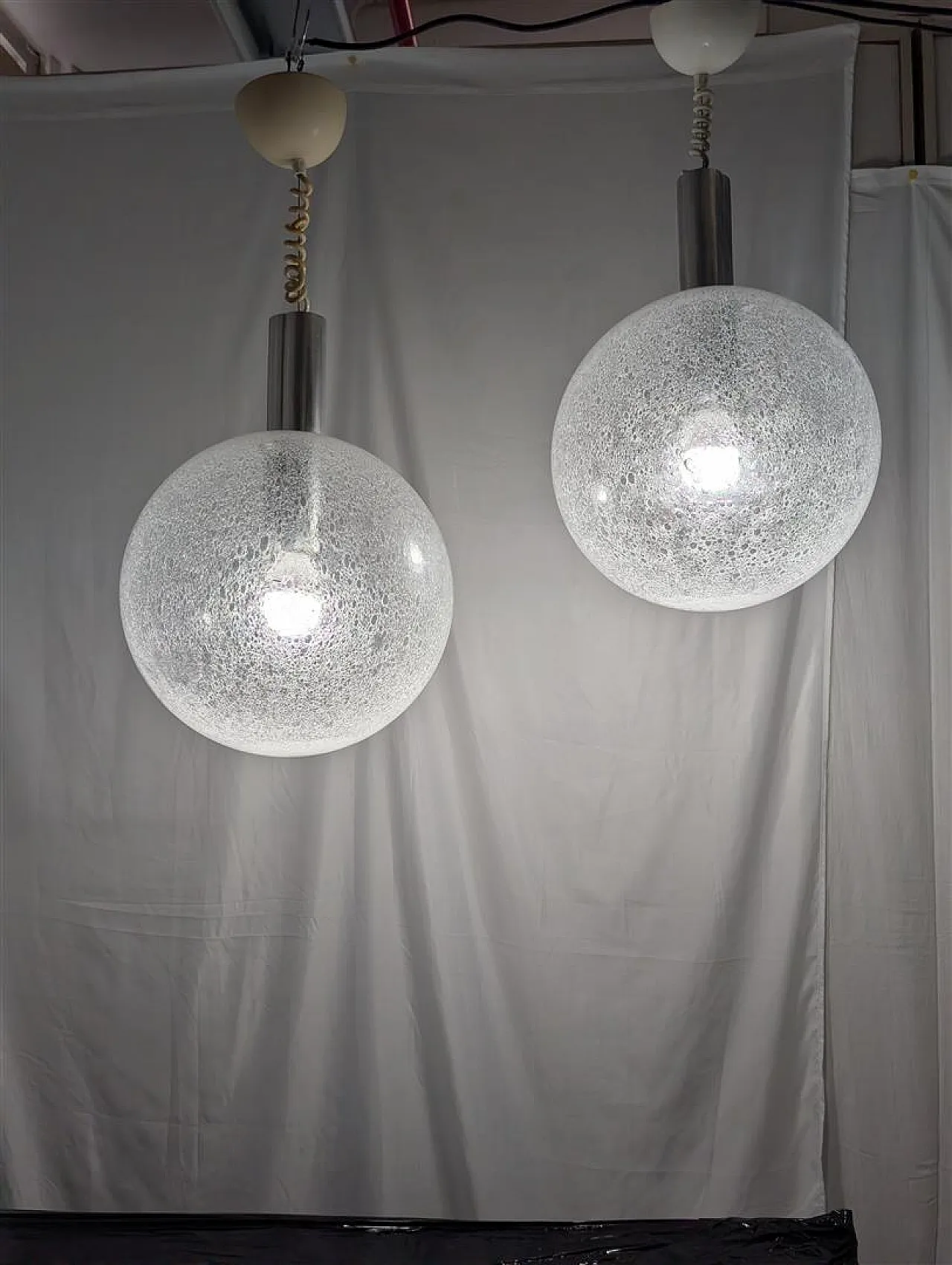 Coppia lampade a sospensione space age Flos, anni '70 3