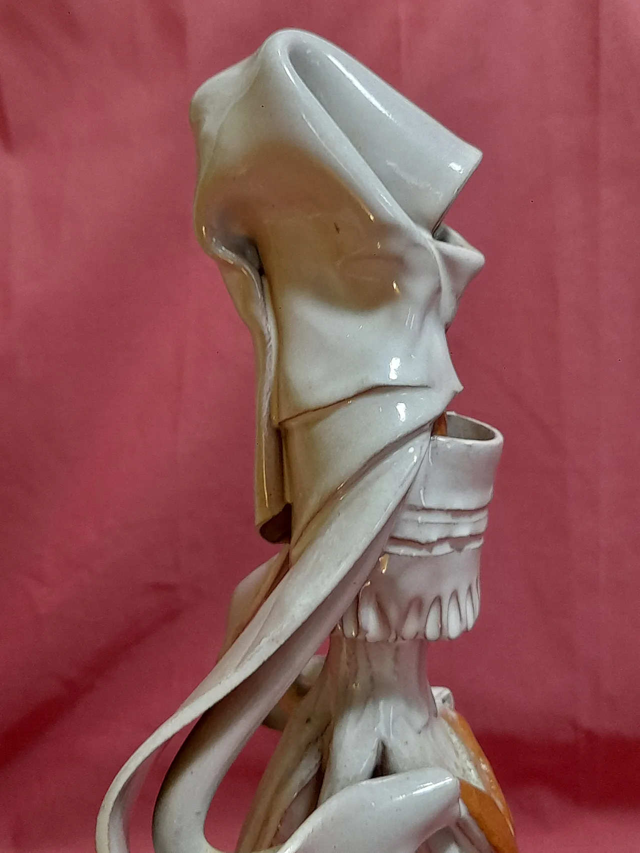 Scultura di donna sarda in costume di Emilia Palomba, anni '70 9
