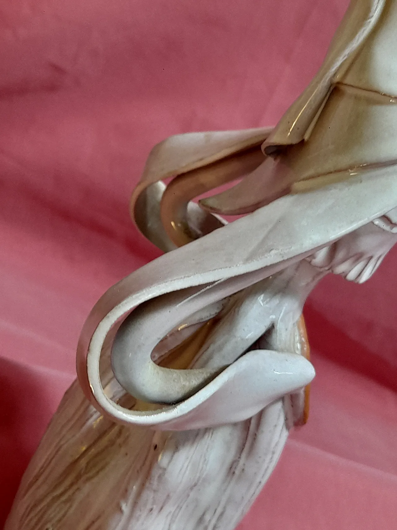 Scultura di donna sarda in costume di Emilia Palomba, anni '70 11