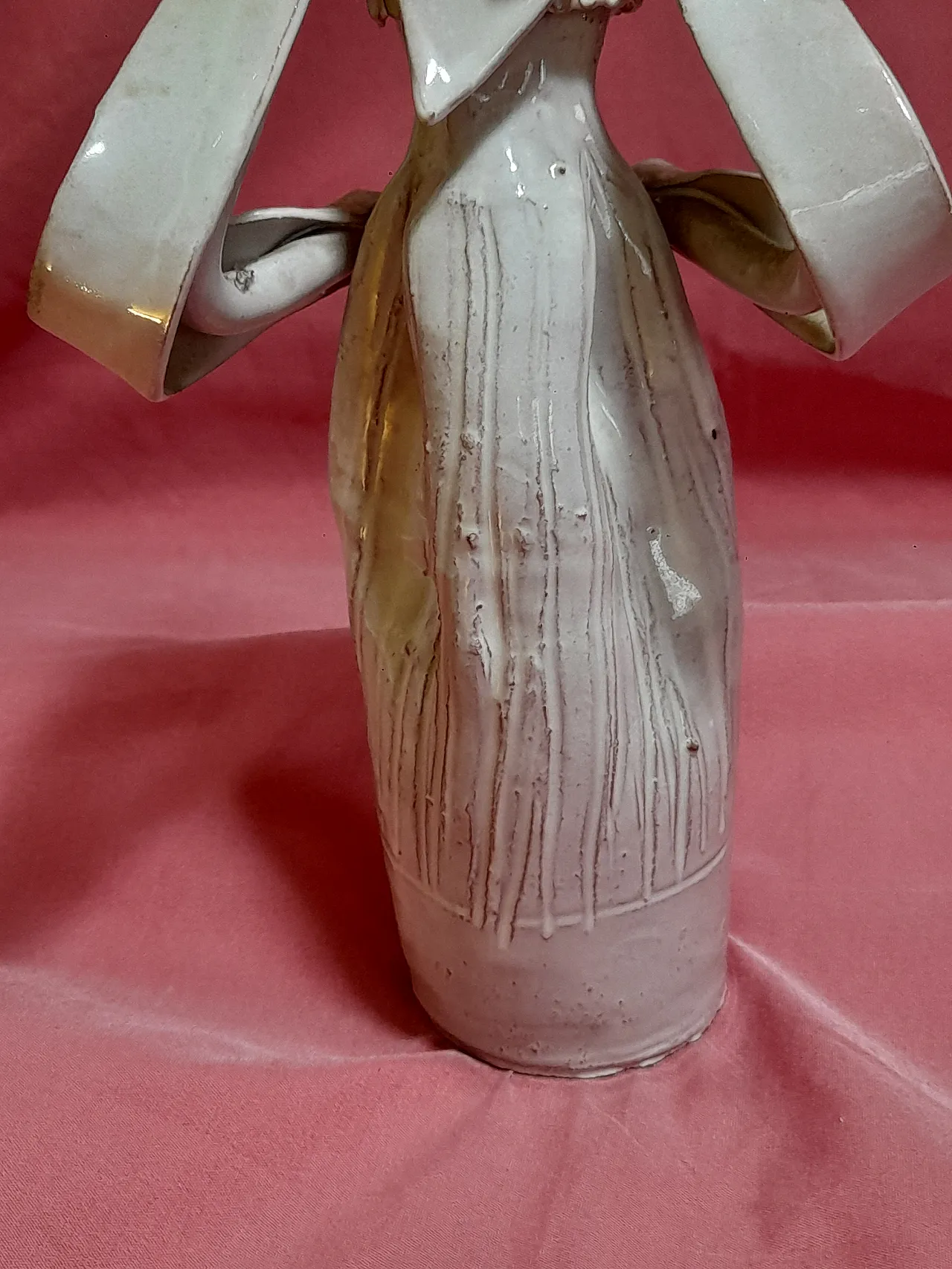 Scultura di donna sarda in costume di Emilia Palomba, anni '70 16