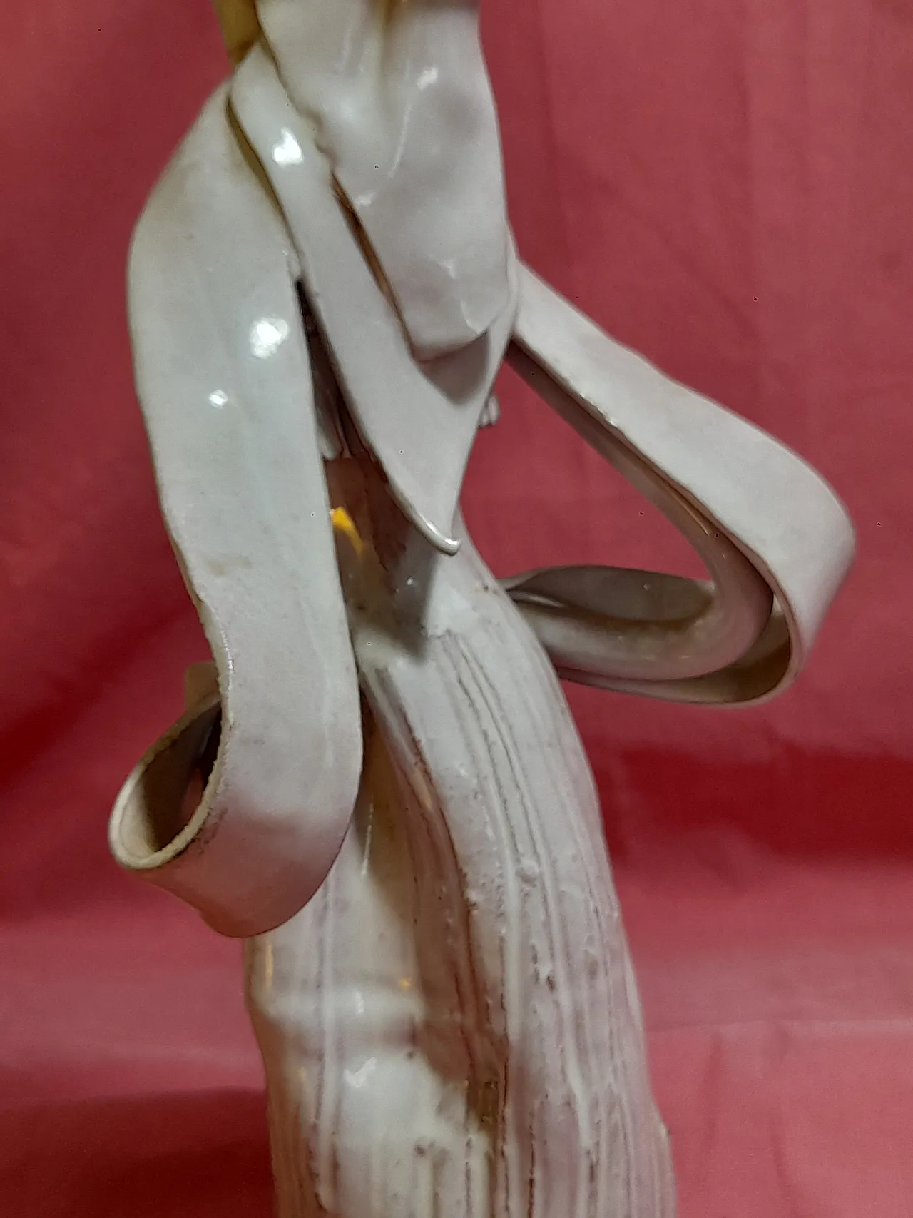Scultura di donna sarda in costume di Emilia Palomba, anni '70 18