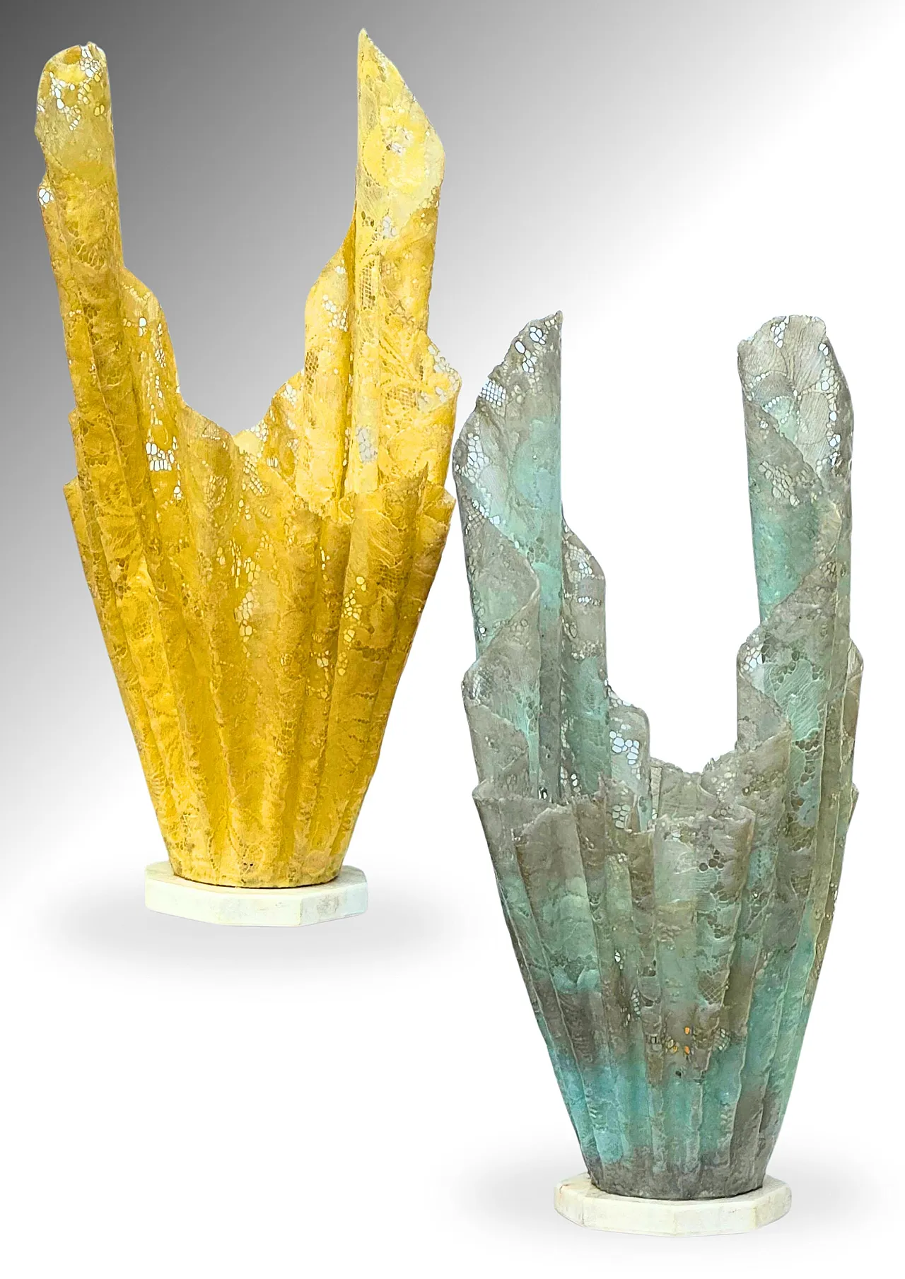 Coppia di lampade scultoree in resina Lamp Dantelle, anni '70 4