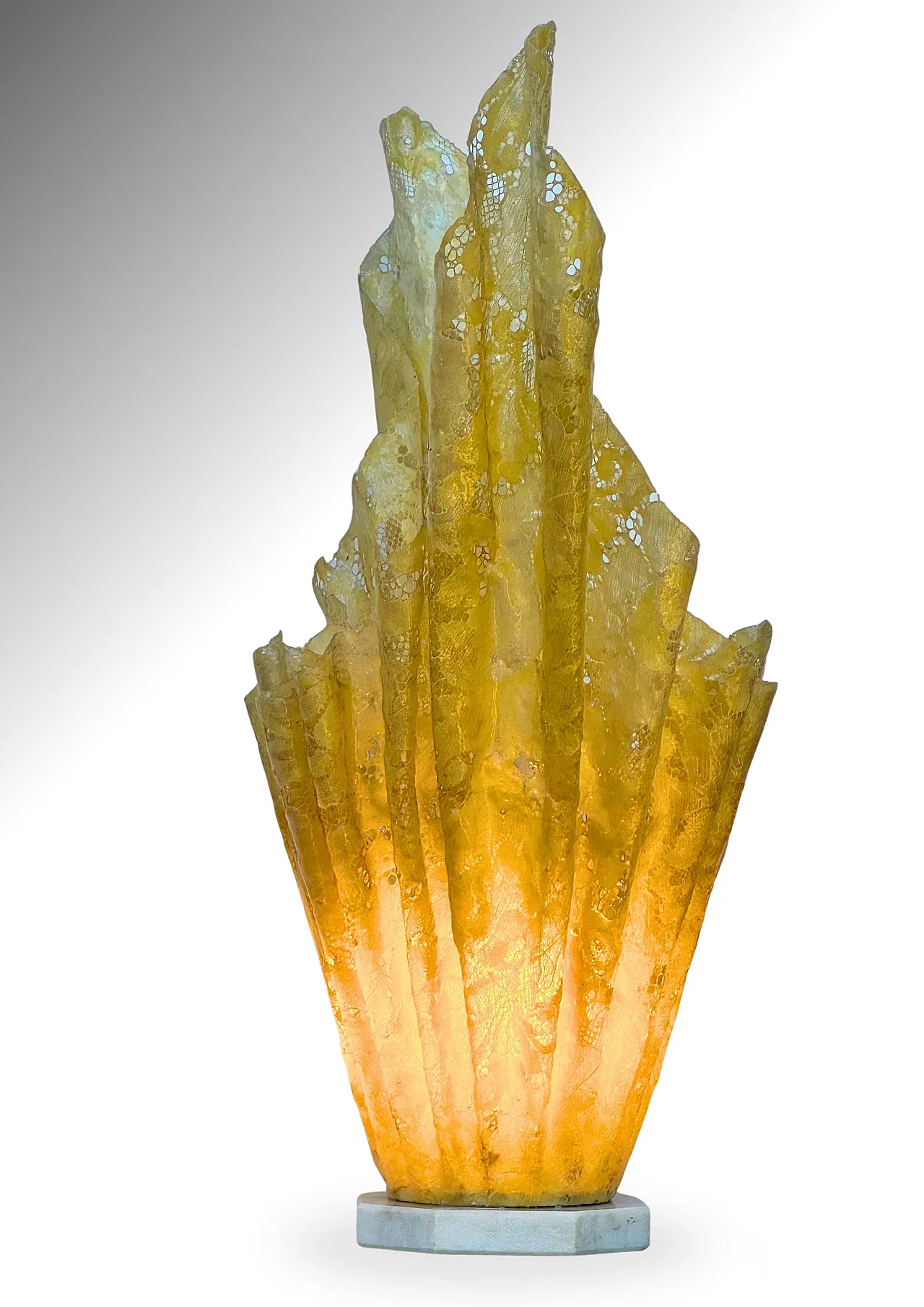 Coppia di lampade scultoree in resina Lamp Dantelle, anni '70 10