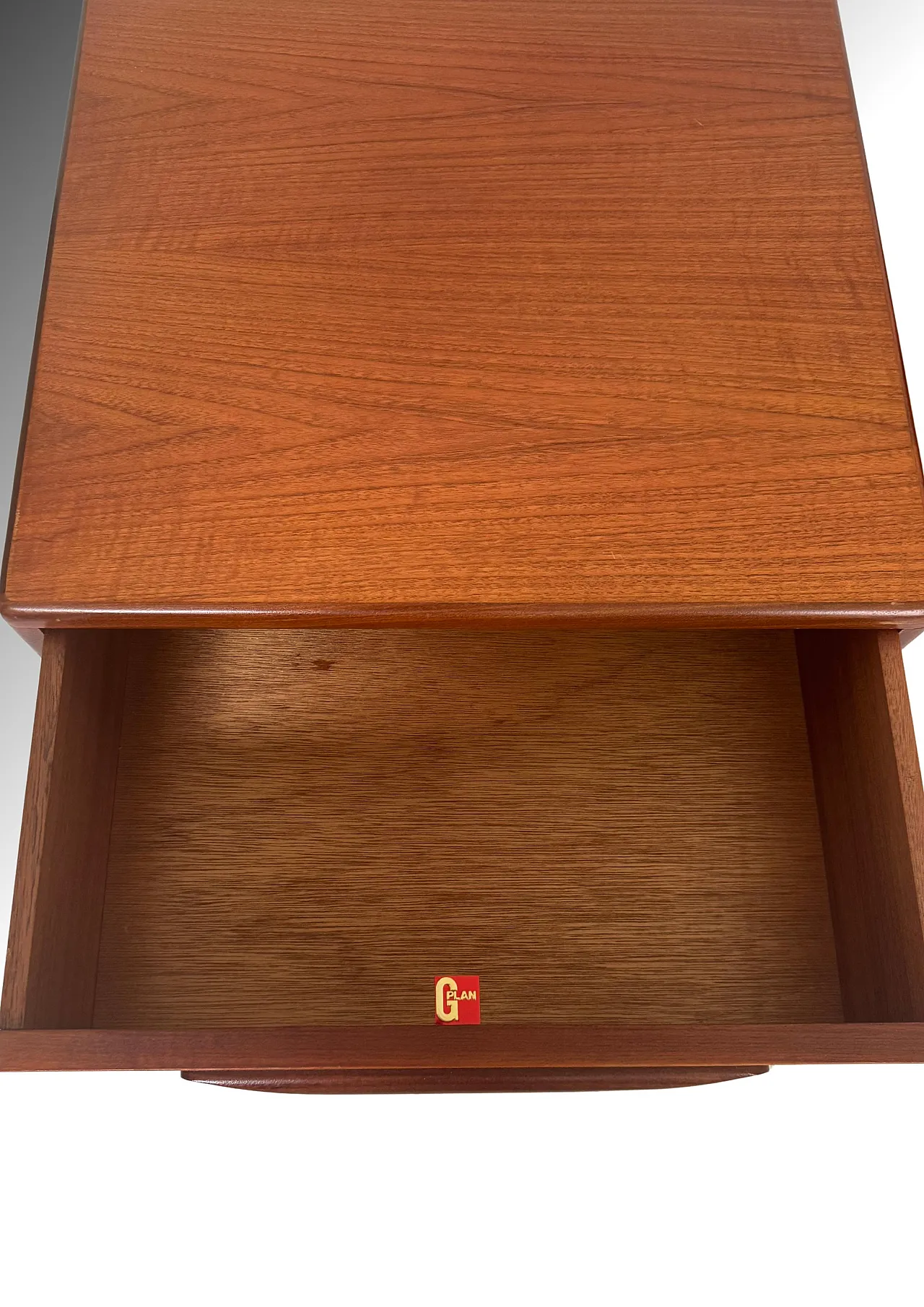 Coppia di comodini in teak di E. Gomme per G-Plan England, anni '60 16