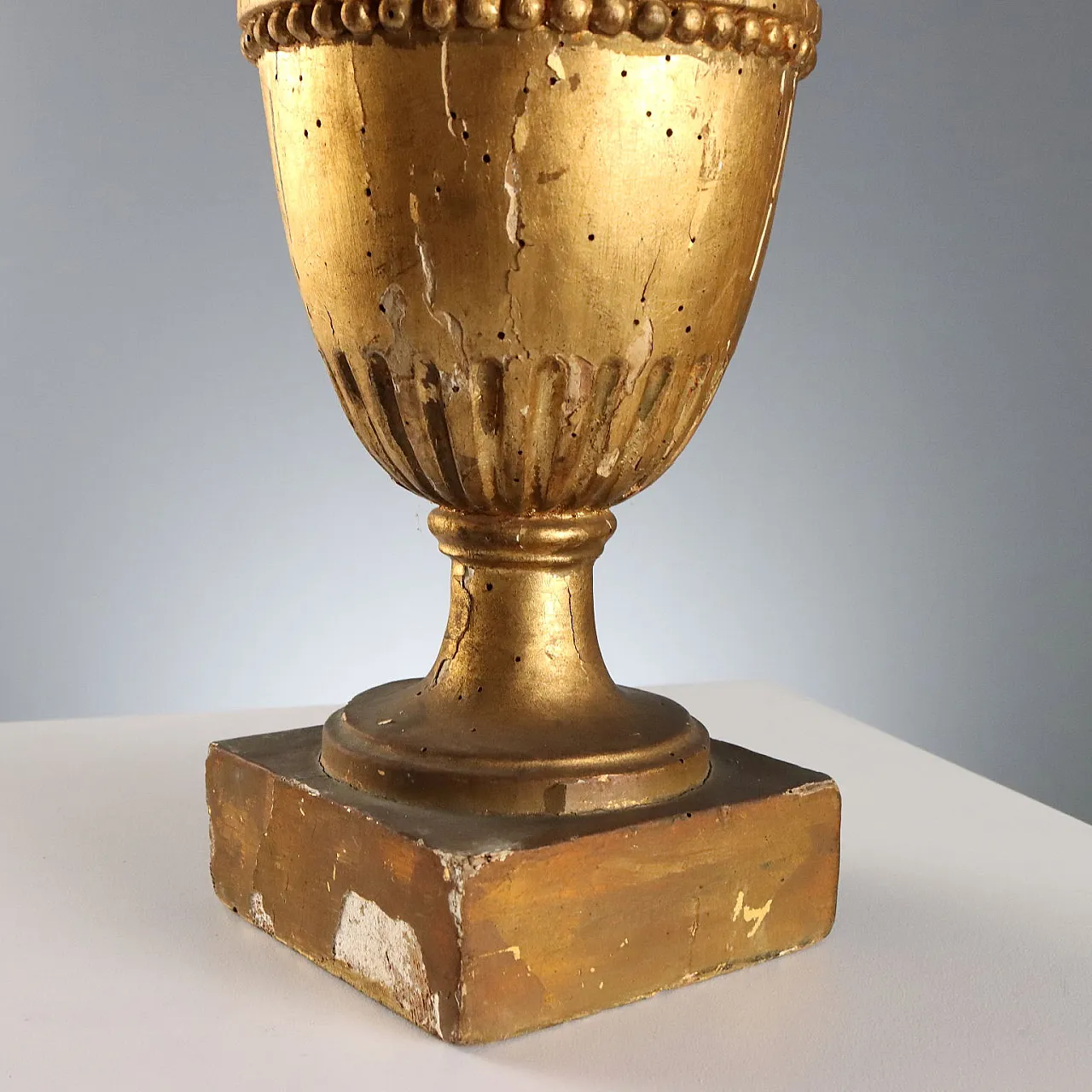 Coppia di vasi Neoclassici in legno dorato, '700 9