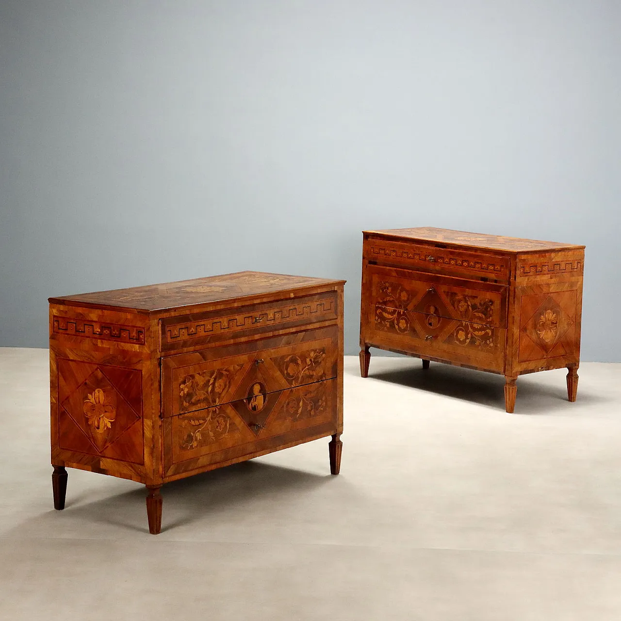 Pair of Neoclassical lombard chests of drawers, 18th century 1
