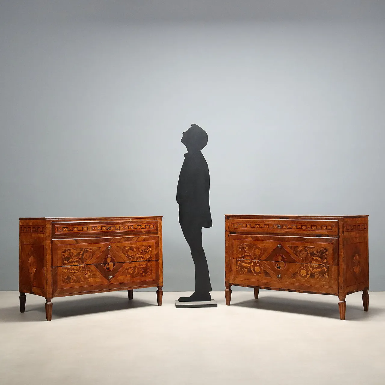Pair of Neoclassical lombard chests of drawers, 18th century 2