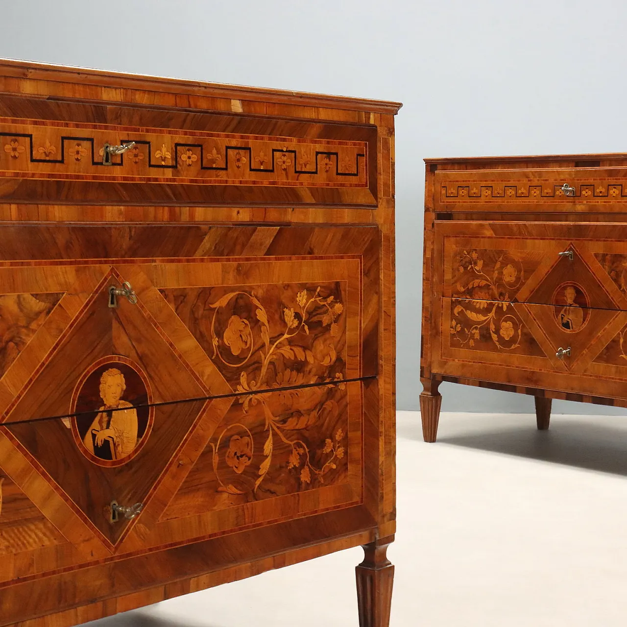 Pair of Neoclassical lombard chests of drawers, 18th century 3