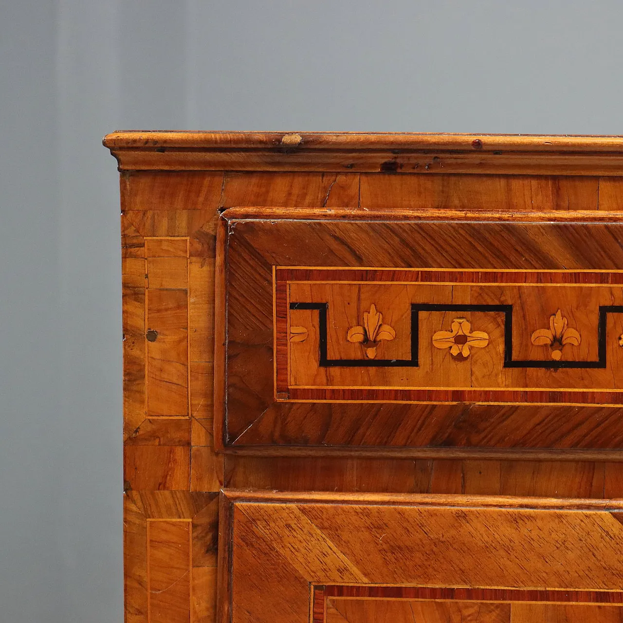 Pair of Neoclassical lombard chests of drawers, 18th century 4