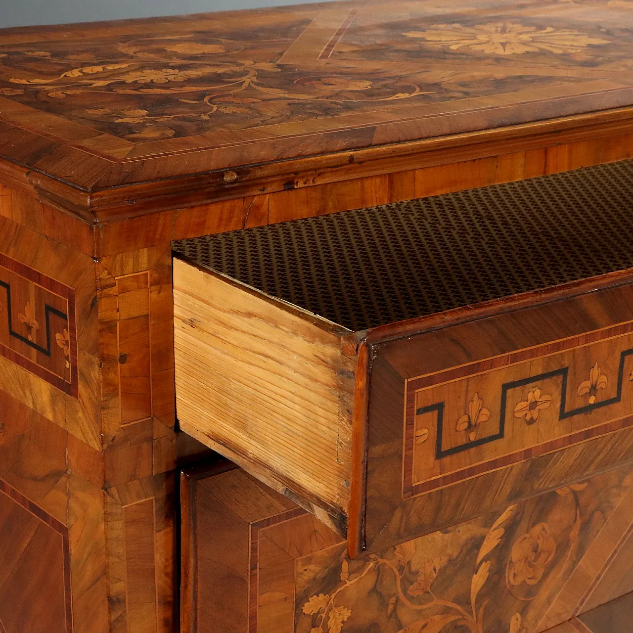 Pair of Neoclassical lombard chests of drawers, 18th century 6