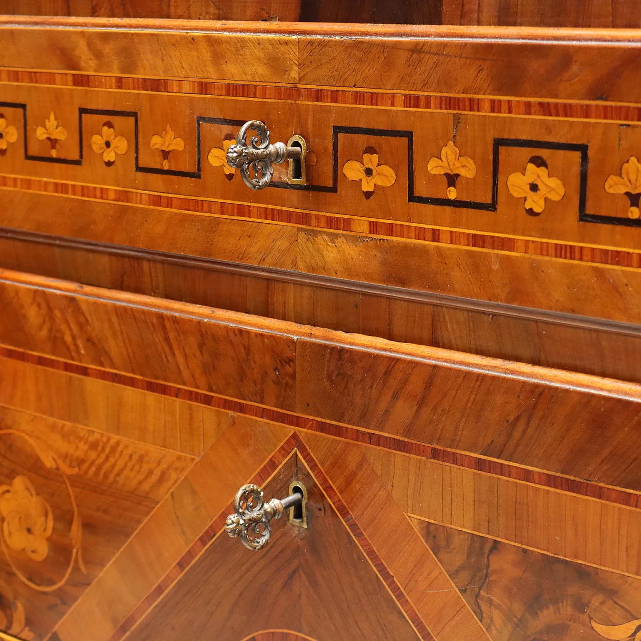 Pair of Neoclassical lombard chests of drawers, 18th century 10