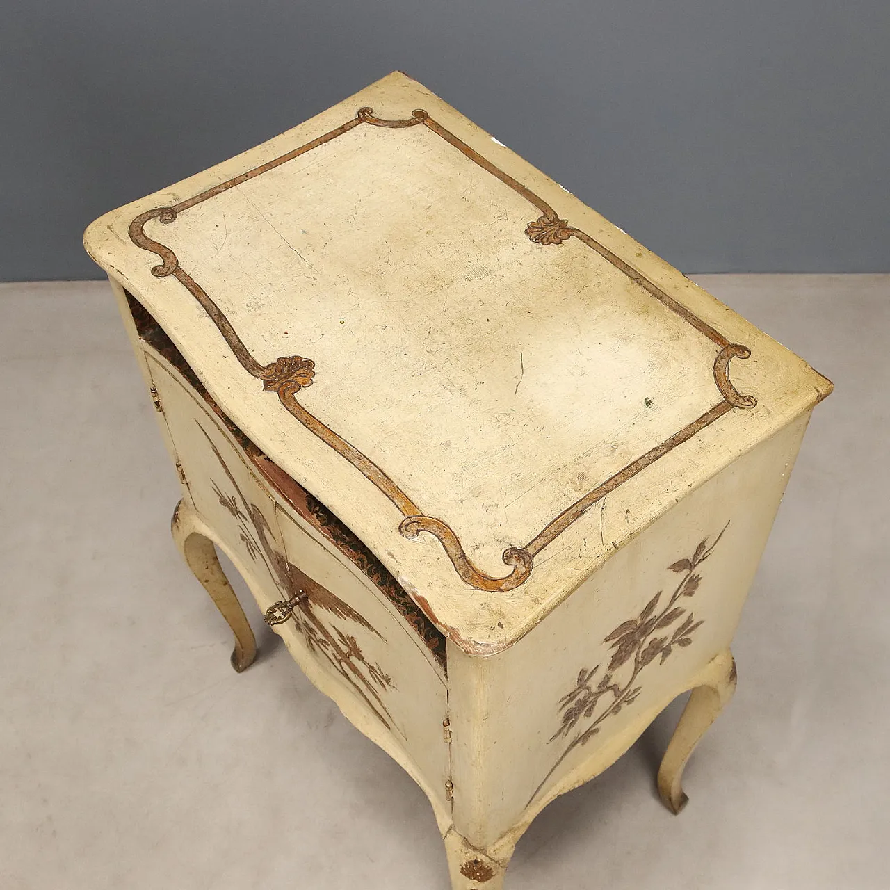 Pair of Baroque style bedside tables, 19th century 10