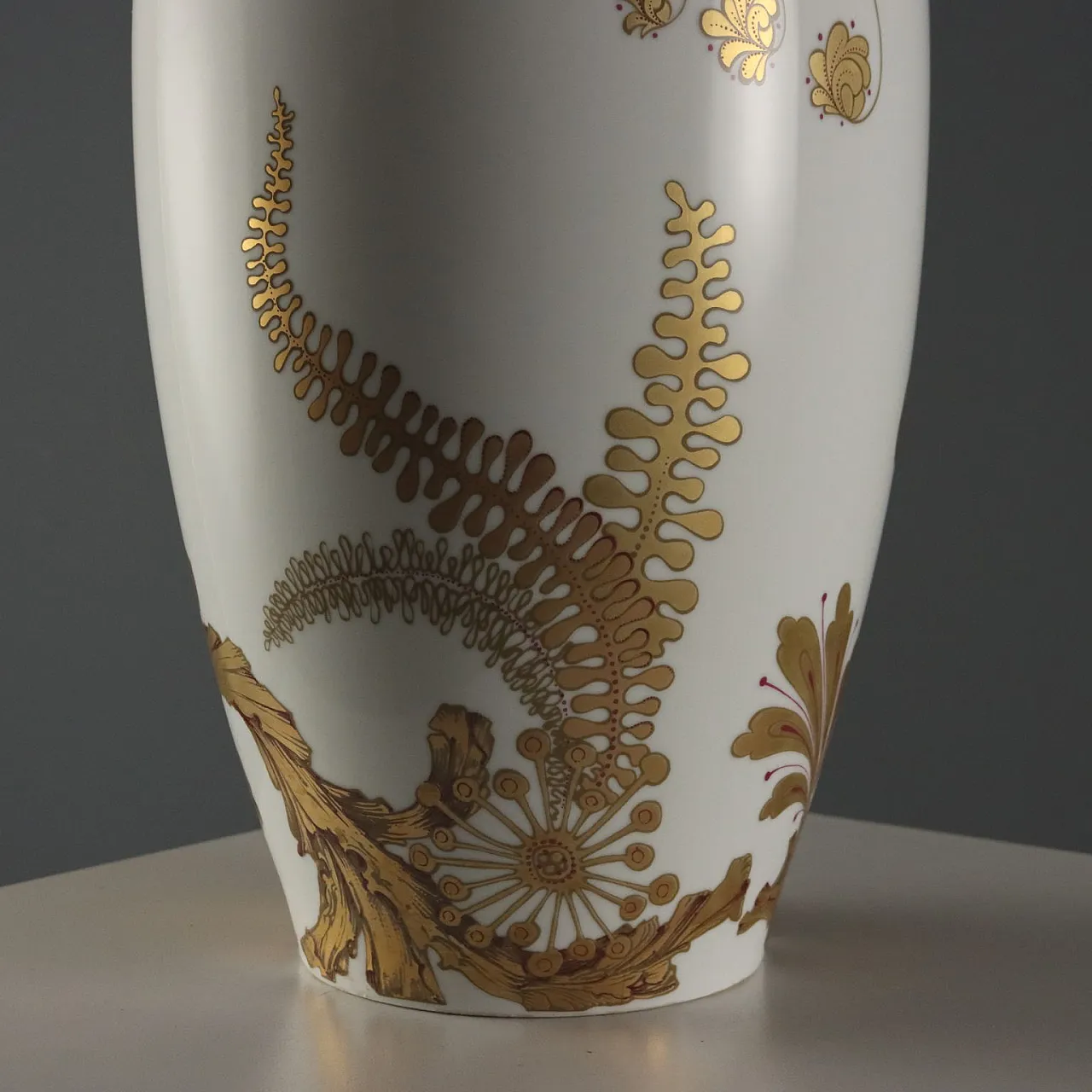 Porcelain vase by Kaiser Serenade, 20th century 8