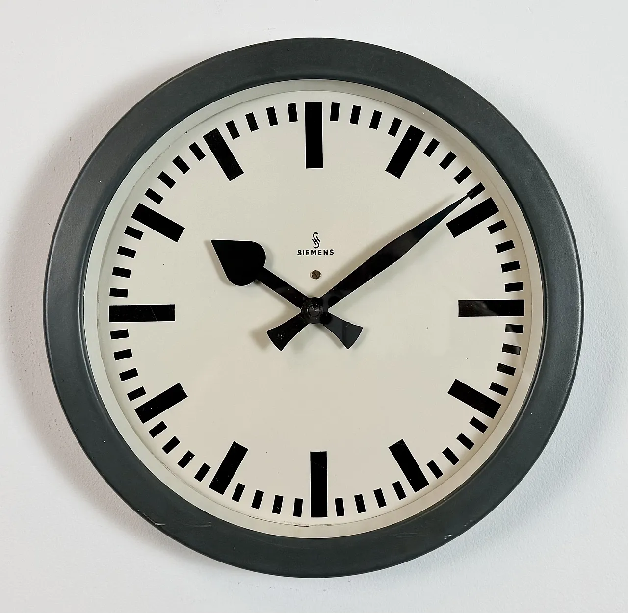 Grey Industrial Factory Wall Clock from Siemens, 1950s 3