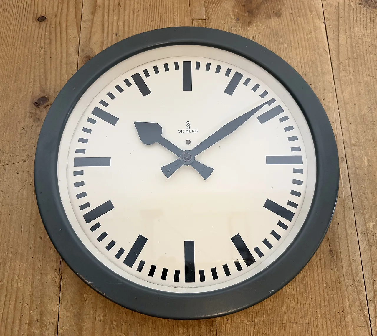 Grey Industrial Factory Wall Clock from Siemens, 1950s 9