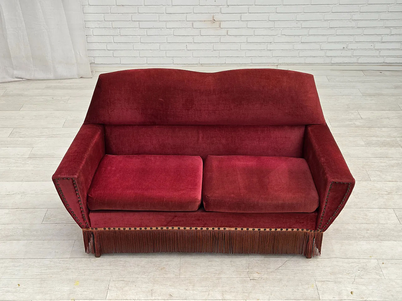 Divano danese a 2 posti, in velluto rosso, Anni '70 5