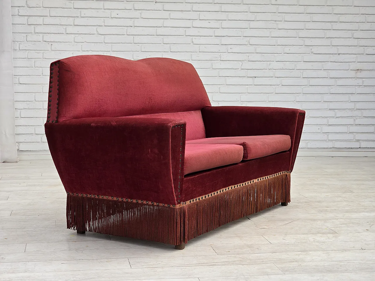 Divano danese a 2 posti, in velluto rosso, Anni '70 6
