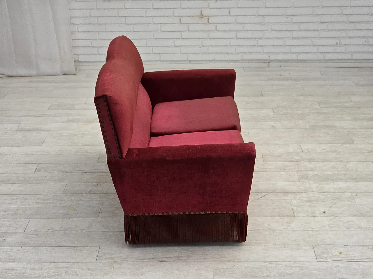 Divano danese a 2 posti, in velluto rosso, Anni '70 9