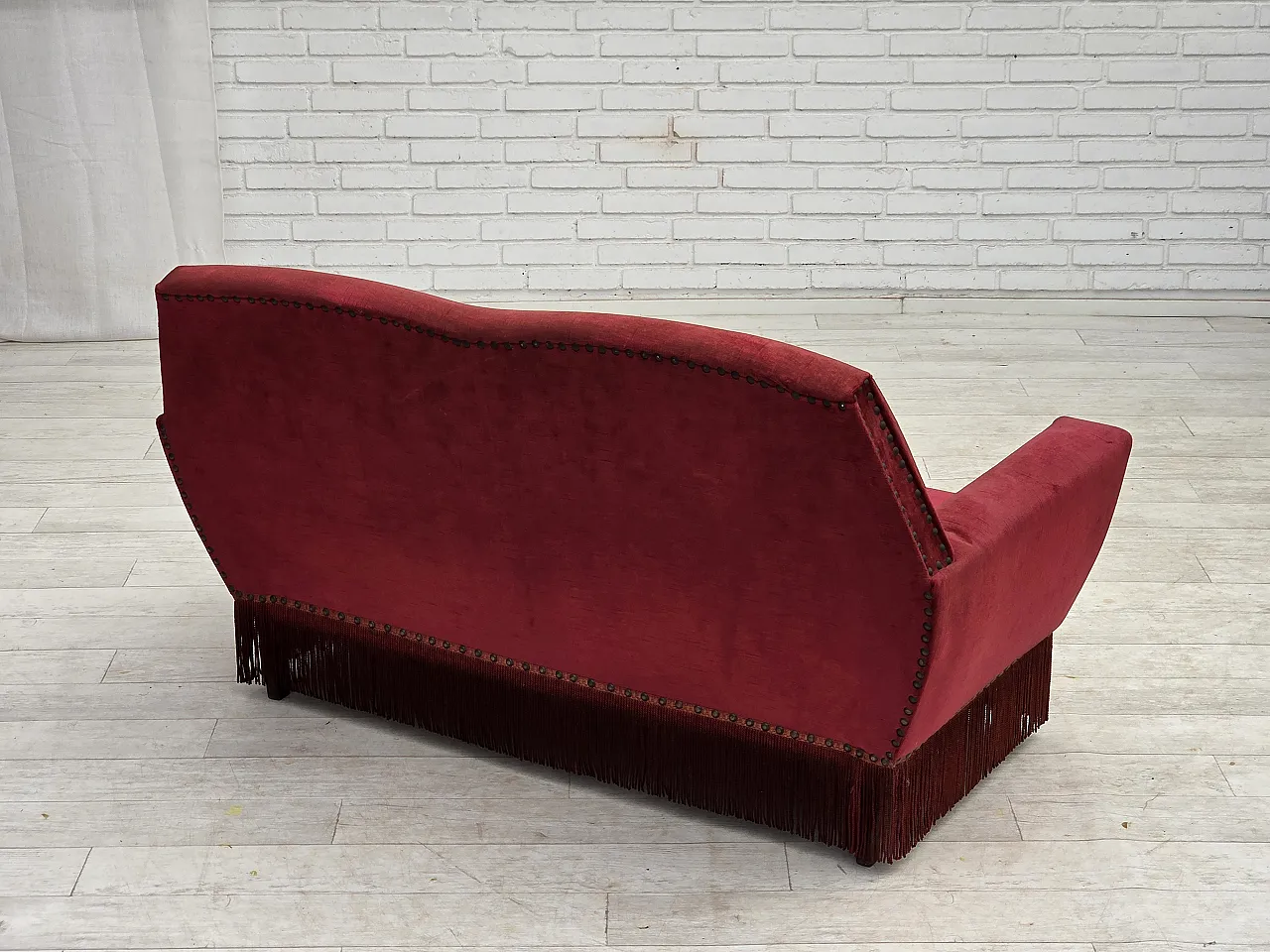 Divano danese a 2 posti, in velluto rosso, Anni '70 10