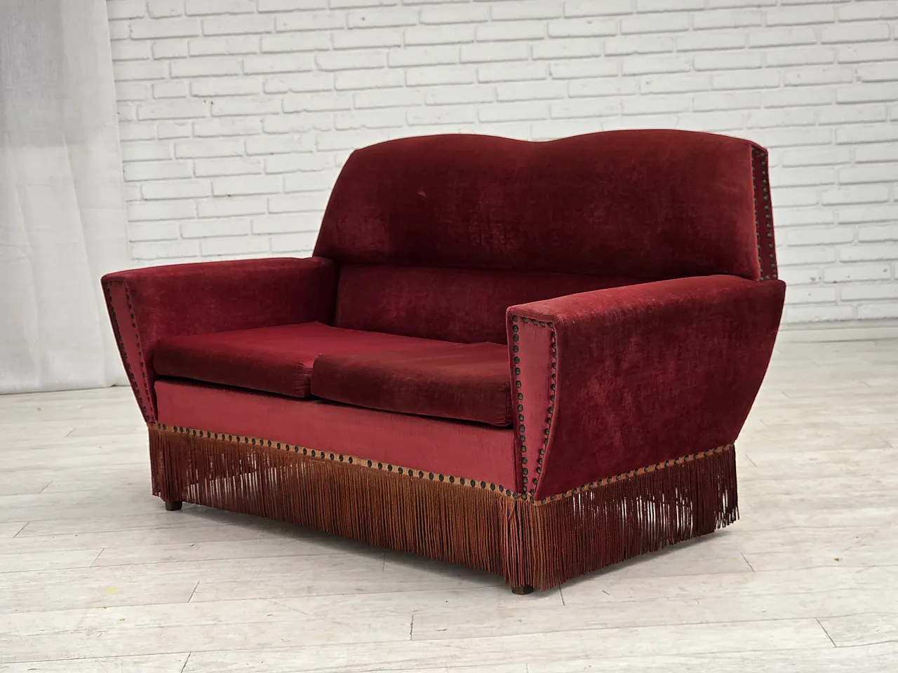 Divano danese a 2 posti, in velluto rosso, Anni '70 13